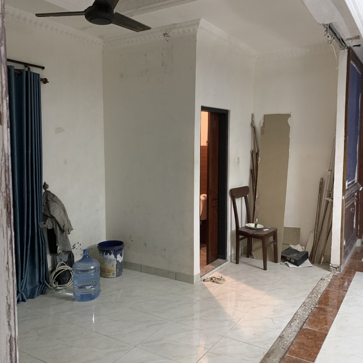 Kondisi ruang sebelum direnovasi — proyek Tanah Kusir