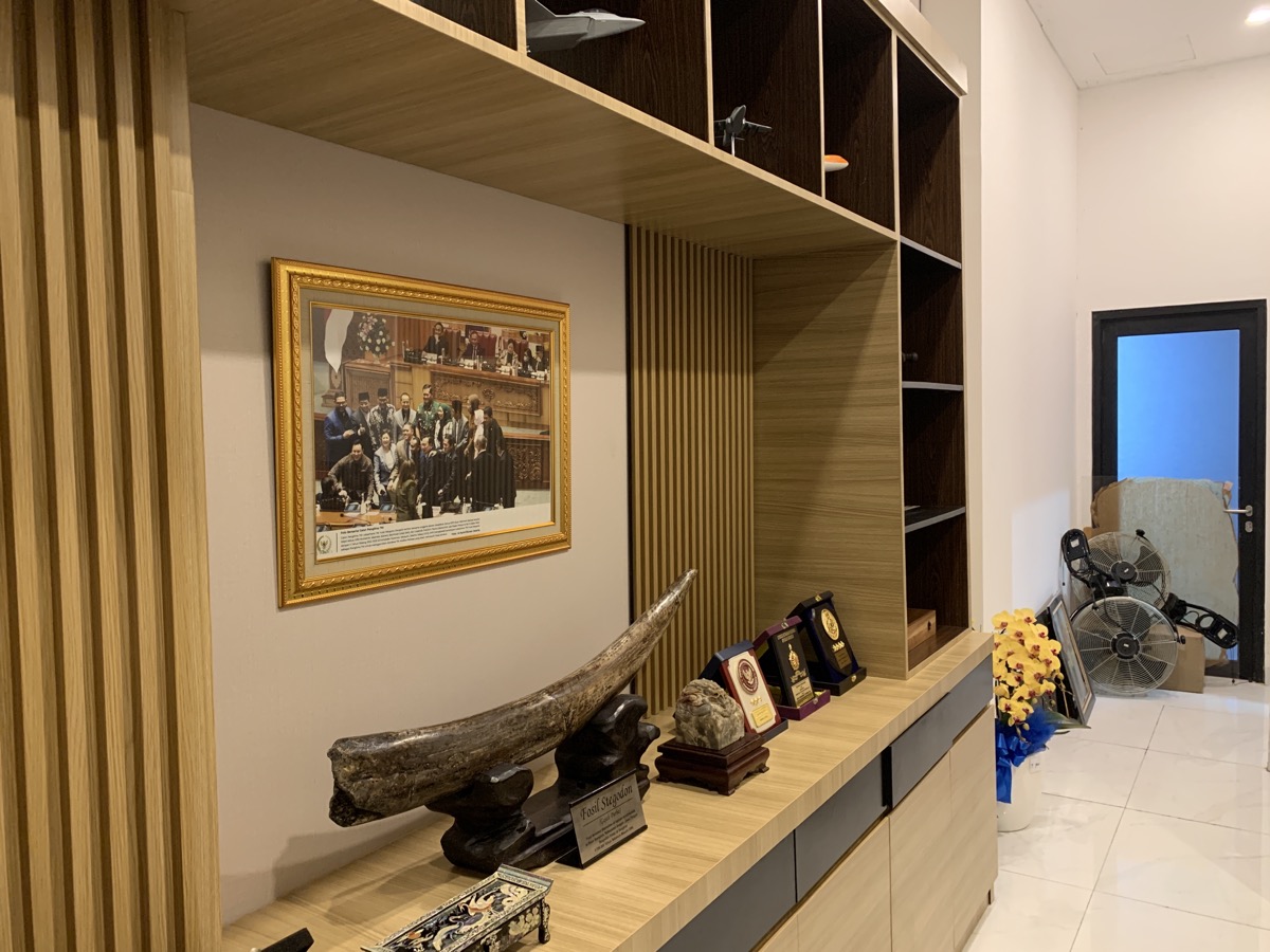 Hasil akhir Ruang Direktur setelah direnovasi — proyek Park Regis by Prince Hotel
