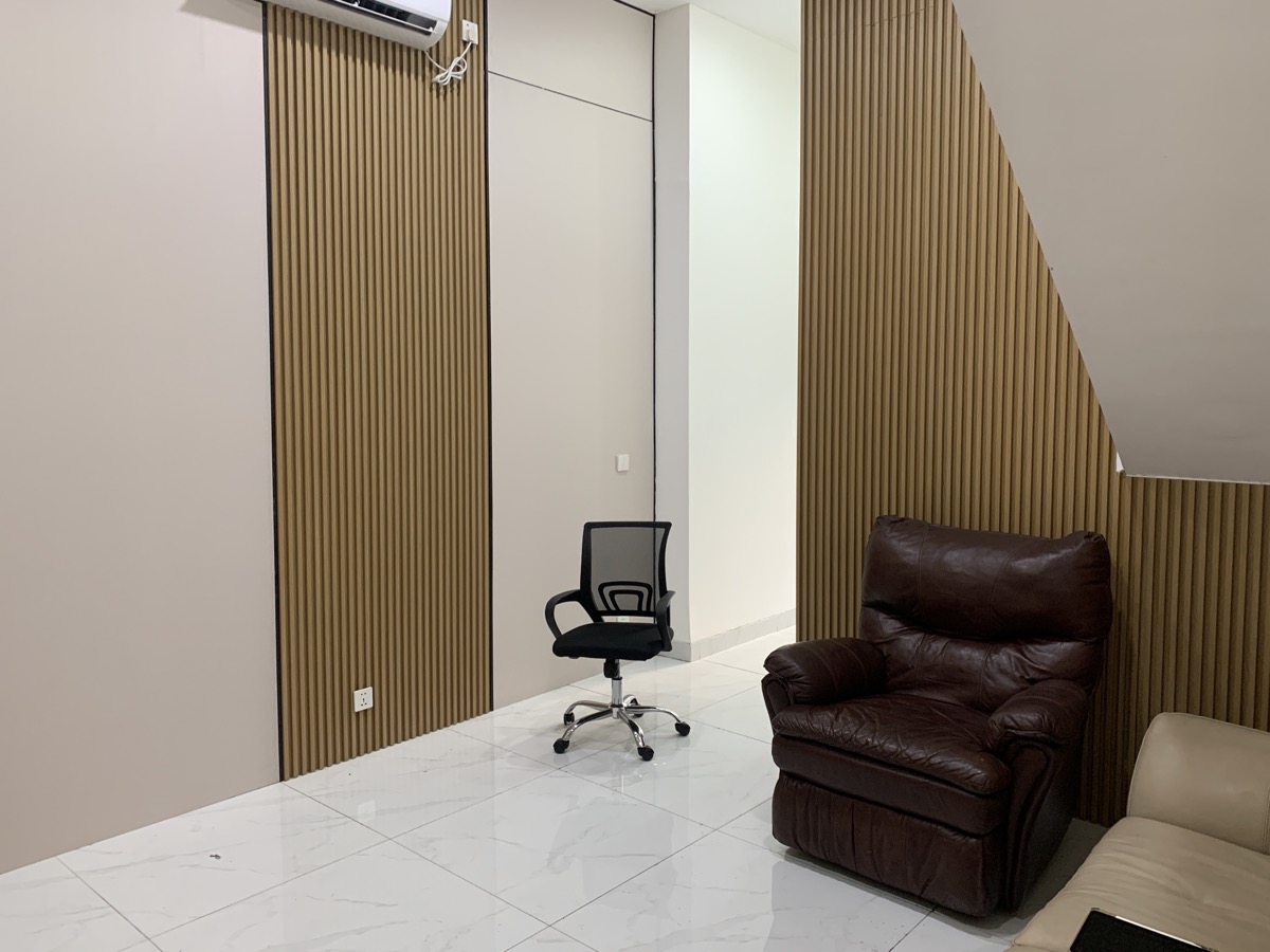 Kondisi Ruang Direktur sebelum direnovasi — proyek Park Regis by Prince Hotel