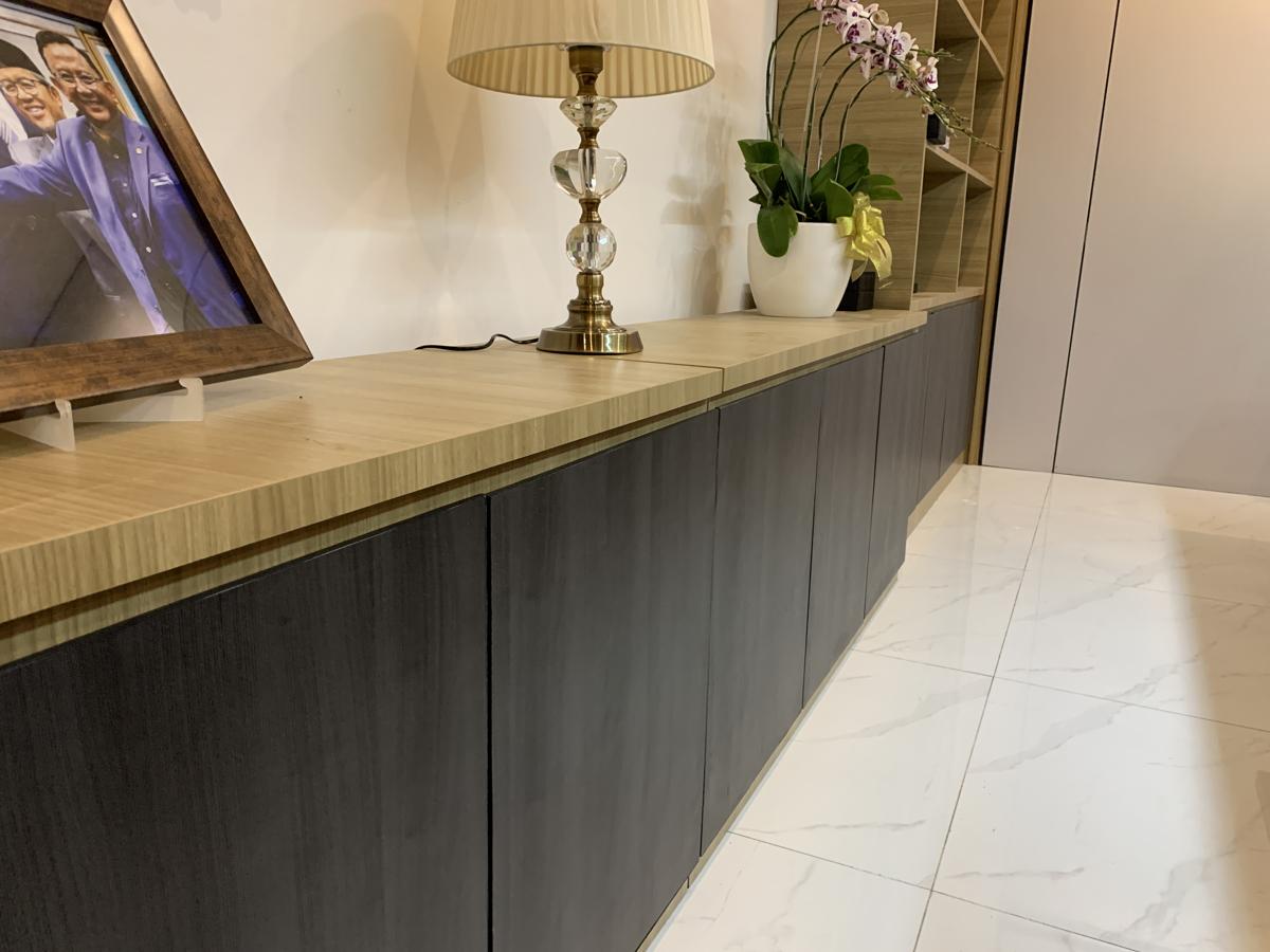 Hasil akhir Detail & Furnitur Built-in setelah direnovasi — proyek Park Regis by Prince Hotel