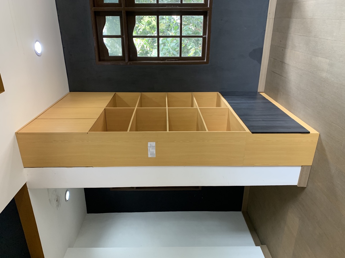 Kondisi Detail & Furnitur Built-in sebelum direnovasi — proyek Park Regis by Prince Hotel