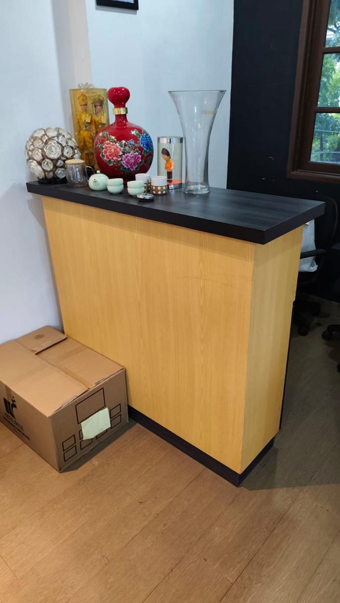Kondisi Detail & Furnitur Built-in sebelum direnovasi — proyek Park Regis by Prince Hotel