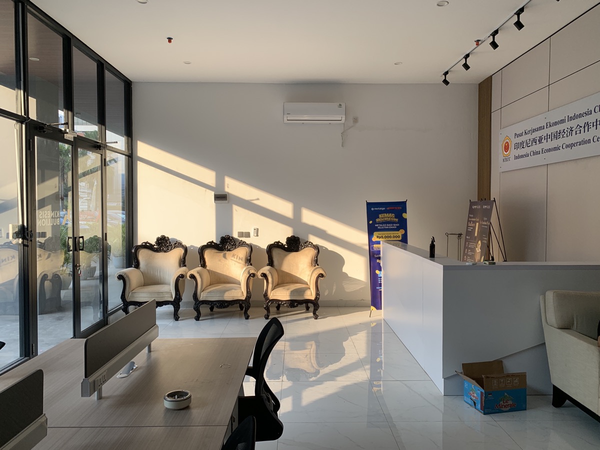 Kondisi Ruang Meeting 1 sebelum direnovasi — proyek Park Regis by Prince Hotel
