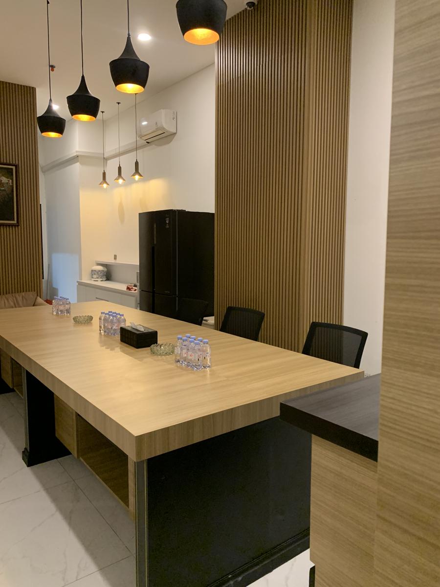 Hasil akhir Ruang Meeting 2 setelah direnovasi — proyek Park Regis by Prince Hotel
