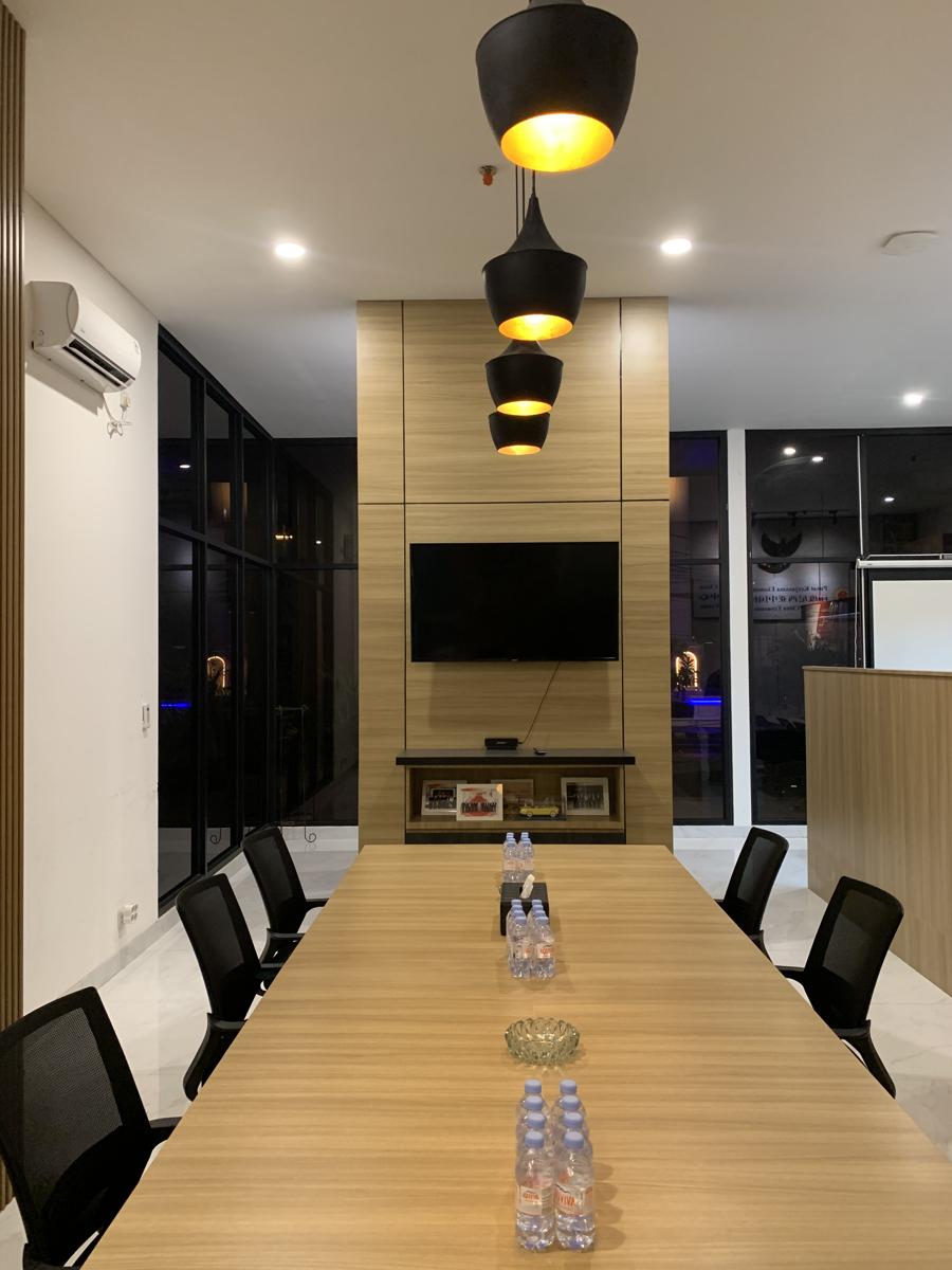 Hasil akhir Ruang Meeting 2 setelah direnovasi — proyek Park Regis by Prince Hotel